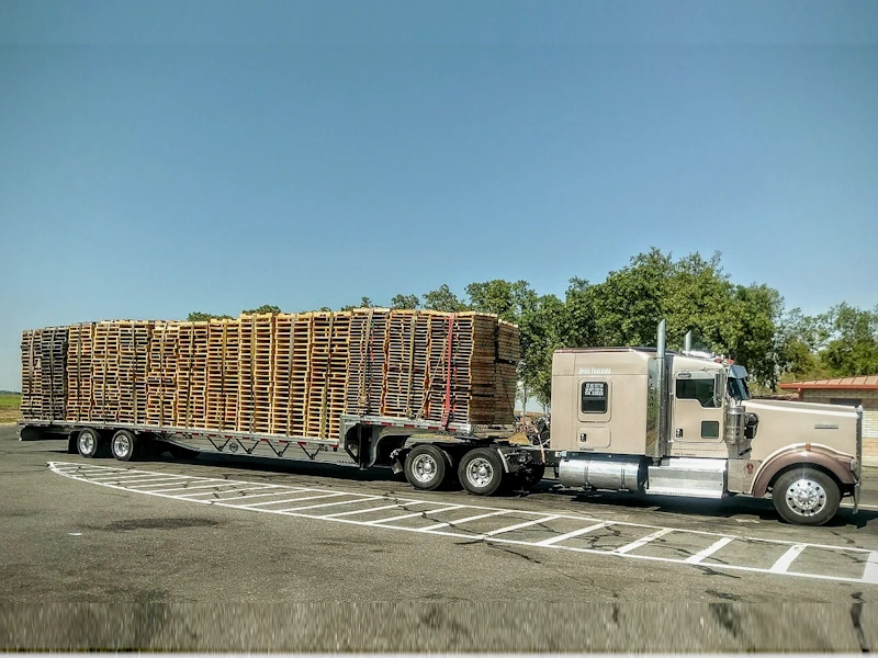 How Many Pallets Fit in a Truck